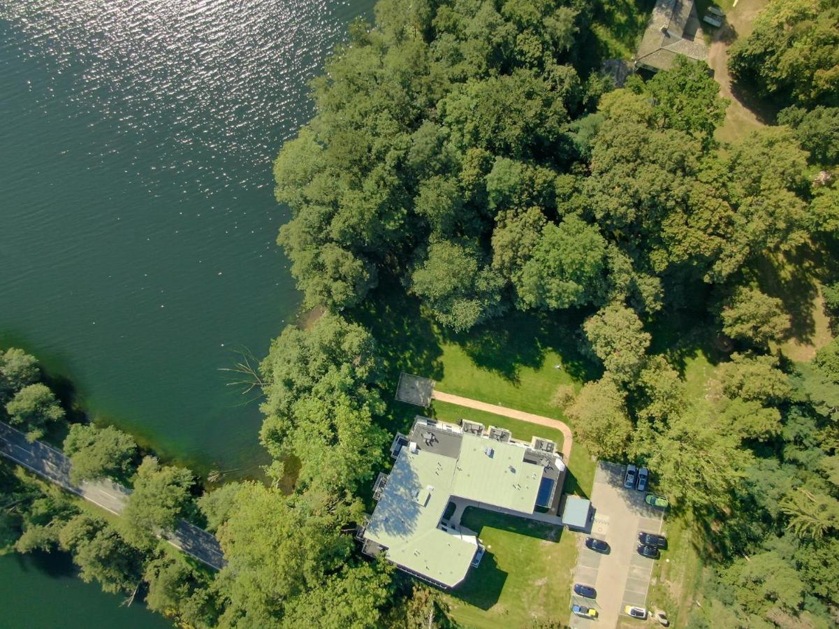 Ferienwohnungen Am Wasser - Krakow Am See Bagian luar foto