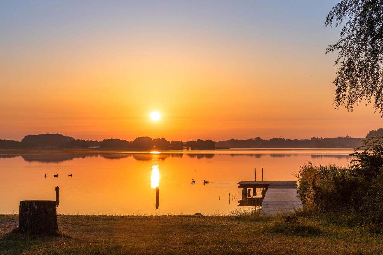 Ferienwohnungen Am Wasser - Krakow Am See Bagian luar foto